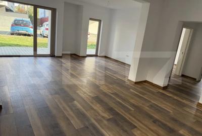 Apartament cu 3 camere decomandat în Tractorul
