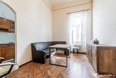 Apartament cu 3 camere semidecomandat în Central