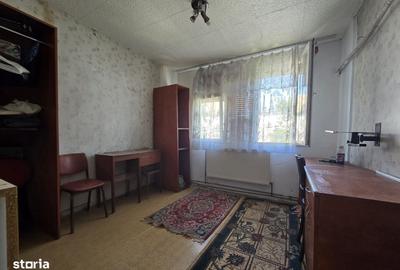 Apartament cu 3 camere decomandat în Drumul Taberei