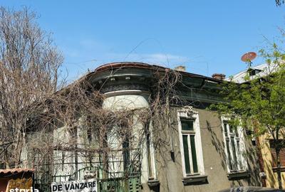 Casă cu 6 camere cu Teren 303.41 Mp în Eminescu
