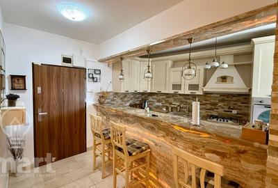Apartament cu 3 camere semidecomandat, mobilat în Între Lacuri - 1