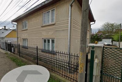 Casă individuală cu 5 camere cu Teren 400 Mp în Central - 1