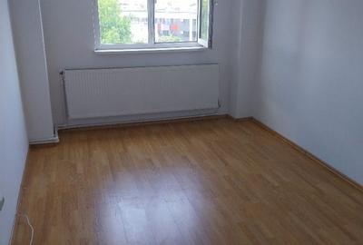Apartament cu 3 camere decomandat în Central - 1