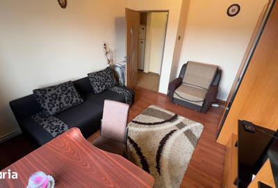 Apartament cu 2 camere decomandat în Petros