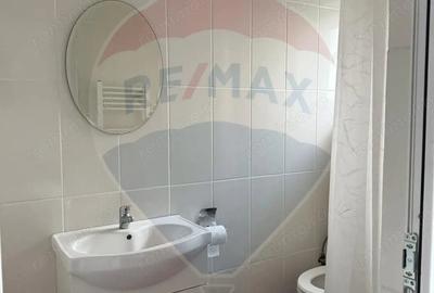 Casă cu 8 camere cu Teren 462 Mp în Central