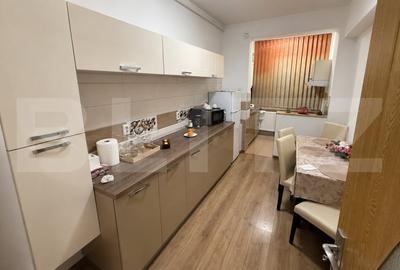 Apartament cu 4 camere decomandat, mobilat în Central