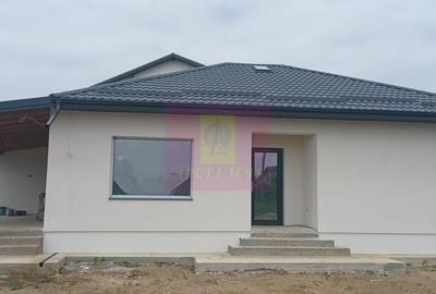 Casă cu 3 camere cu Teren 400 Mp în Central