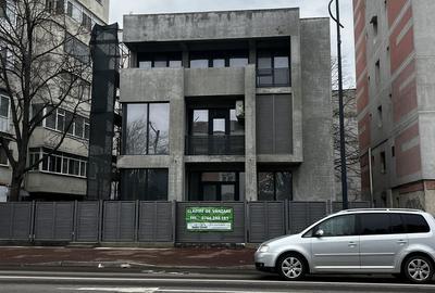 Casă cu 4 camere cu Teren 300 Mp în Central - 1