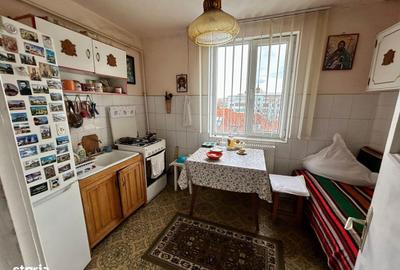 Apartament cu 3 camere decomandat în Central - 2