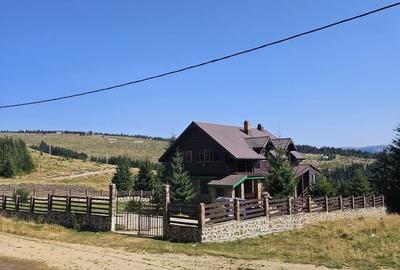 Casă cu 4 camere în Central