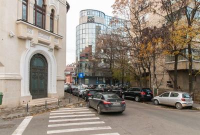 Spațiu comercial, de 2,529 mp, în P-ța Victoriei - 2