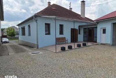Casă cu 4 camere cu Teren 200 Mp în Central