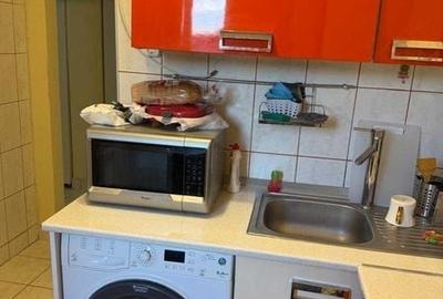 Garsonieră decomandată în Vest