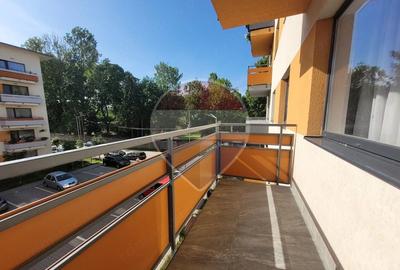 Apartament cu 2 camere decomandat în Tractorul