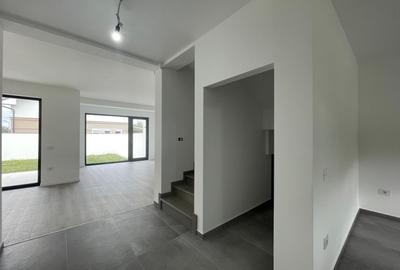 Duplex cu 4 camere cu Teren 261 Mp în Moșnița Veche - 2