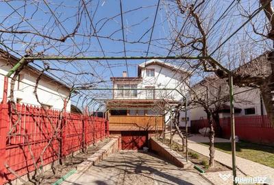 Casă cu 7 camere cu Teren 350 Mp în Central