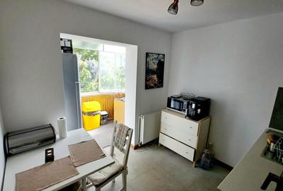 Apartament cu 3 camere decomandat în Girocului - 8