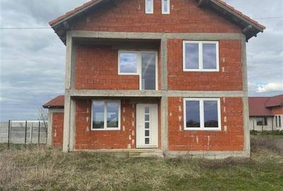 Casă cu 5 camere cu Teren 852 Mp în Păușa