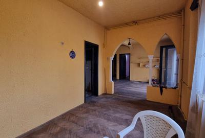 Apartament cu 3 camere semidecomandat în Unirii