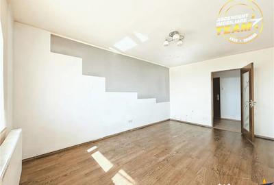 Apartament cu 2 camere decomandat în Simeria