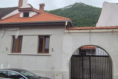 Casă individuală cu 6 camere cu Teren 60 Mp în Centrul Istoric - 1