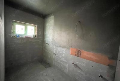 Casă cu 3 camere cu Teren 330 Mp în Moșnița Nouă