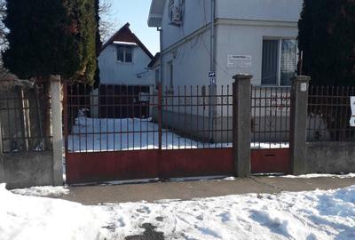 Casă cu 4 camere în Central - 1