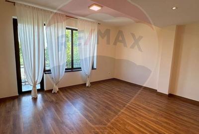 Casă cu 4 camere cu Teren 800 Mp în Central - 11