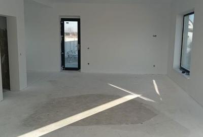 Casă cu 4 camere în Central - 2