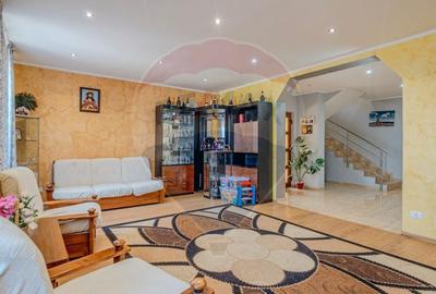 Casă cu 5 camere cu Teren 540 Mp în Feldioara - 2