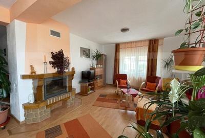 Casa cu 240  mp 8 camere cu teren 11 ari in Corunca