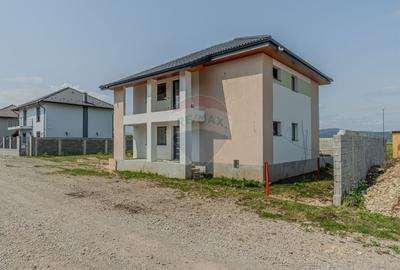 Casa moderna, la cheie, in Cristian - Str. Carpati - 31