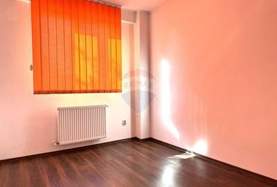 Apartament de vanzare 3 camere in zona Militari - 2