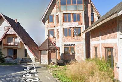 Casă cu Teren 276 Mp în Central - 11