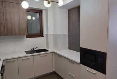 Apartament cu 3 camere semidecomandat, mobilat în 13 Septembrie - 15