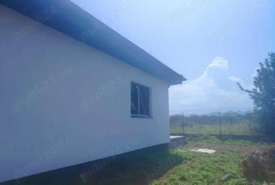 Casa pe parter la izvor