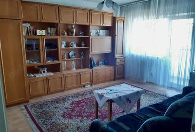 Apartament de vanzare ?tei 3 camere, luminos ?i bine compartimentat - 1