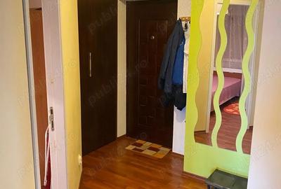 Apartament cu 3 camere semidecomandat în UTA - 7
