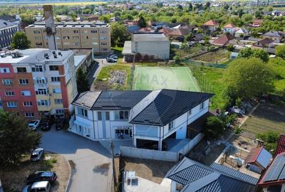 Casă cu 14 camere cu Teren 360 Mp în Central - 45