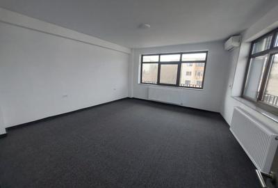 Birou, de 71 mp, în Tomis Nord