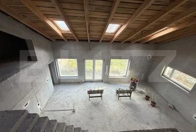 Casă cu Teren 1676 Mp în Central - 2