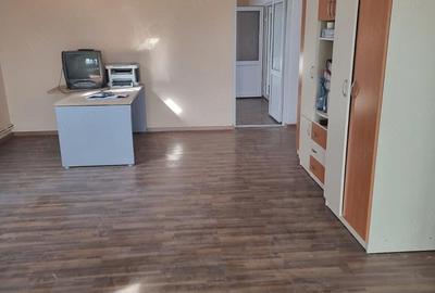 Spațiu comercial, de 10,000 mp, în Central - 3