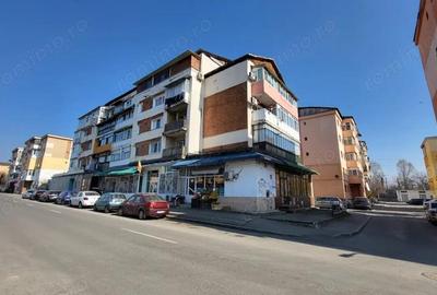 Vanzare apartament 3 camere - Targu Jiu, strada Castanilor - zona Diana - 1