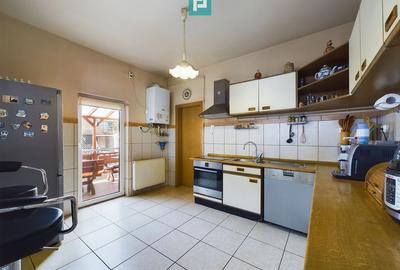 Casă cu 5 camere cu Teren 770 Mp în Central - 9