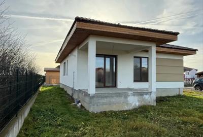 Casă cu 4 camere cu Teren 480 Mp în Săsar - 2