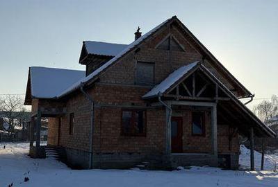 Casă cu 4 camere cu Teren 310 Mp în Central - 3