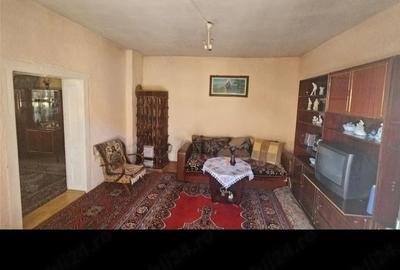 Casă cu 3 camere cu Teren 2084 Mp în Central - 8