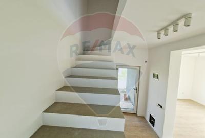 Casa / Vila - 132,5 mp  , teren - 264 mp  / zona Carcea - 12