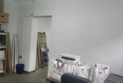 Spațiu comercial, de 28 mp, în Central - 4