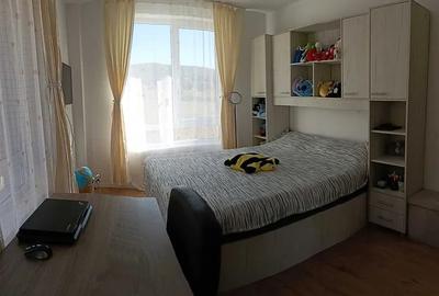 Apartament cu 2 camere semidecomandat, mobilat în Florești